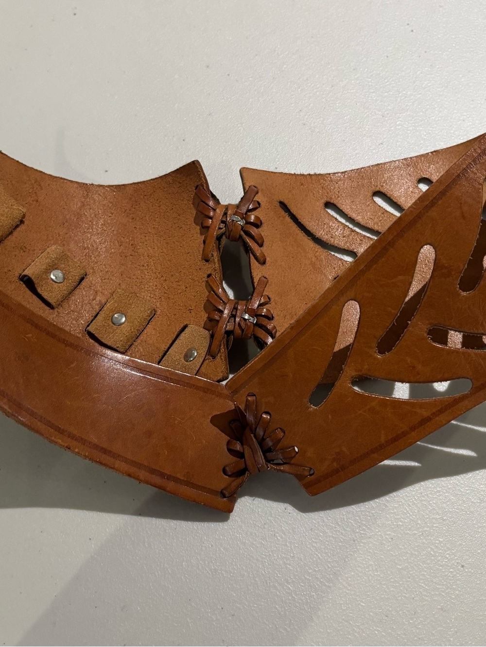 Zibo Women's Tan Leather Cutout Waist Belt with Silver Metal Detail. Size L.